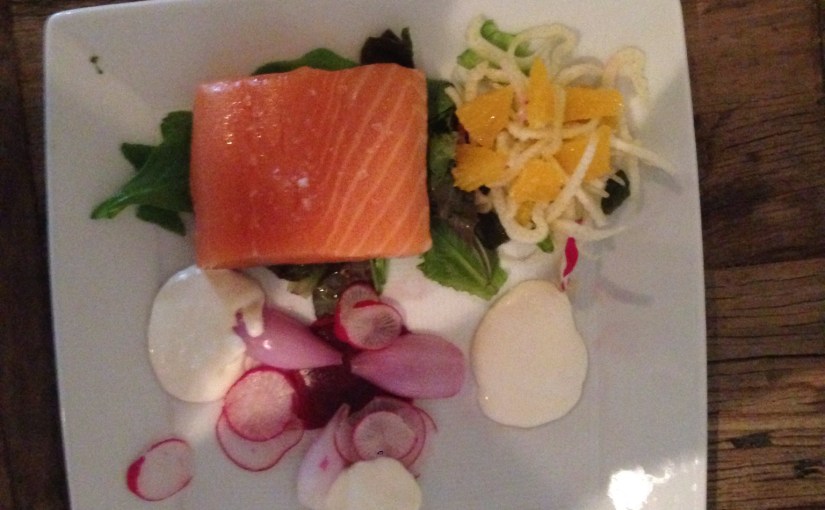 40 graders laks med pepperrotkrem og syltet rødbeter og&nbsp;løk