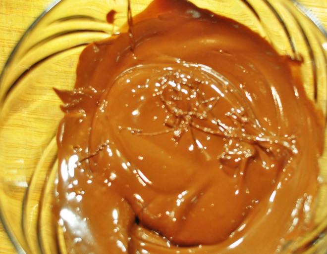 enkel sjokolademousse smeltet sjokolade