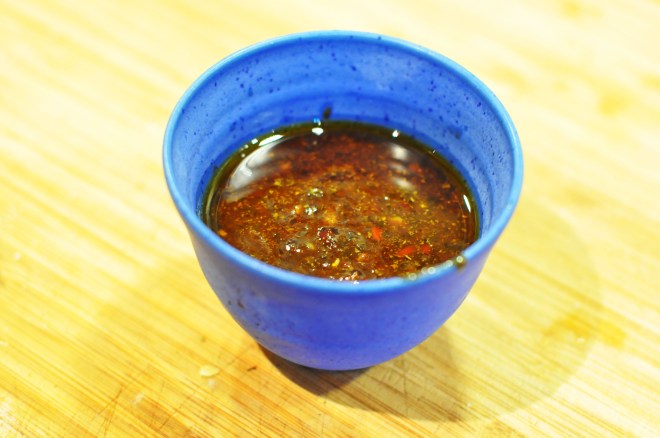 ølboks kylling med soyaglaze, koriander og agurkris og hjemmelaget sweet chili saus (13)