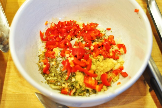 ølboks kylling med soyaglaze, koriander og agurkris og hjemmelaget sweet chili saus (6)