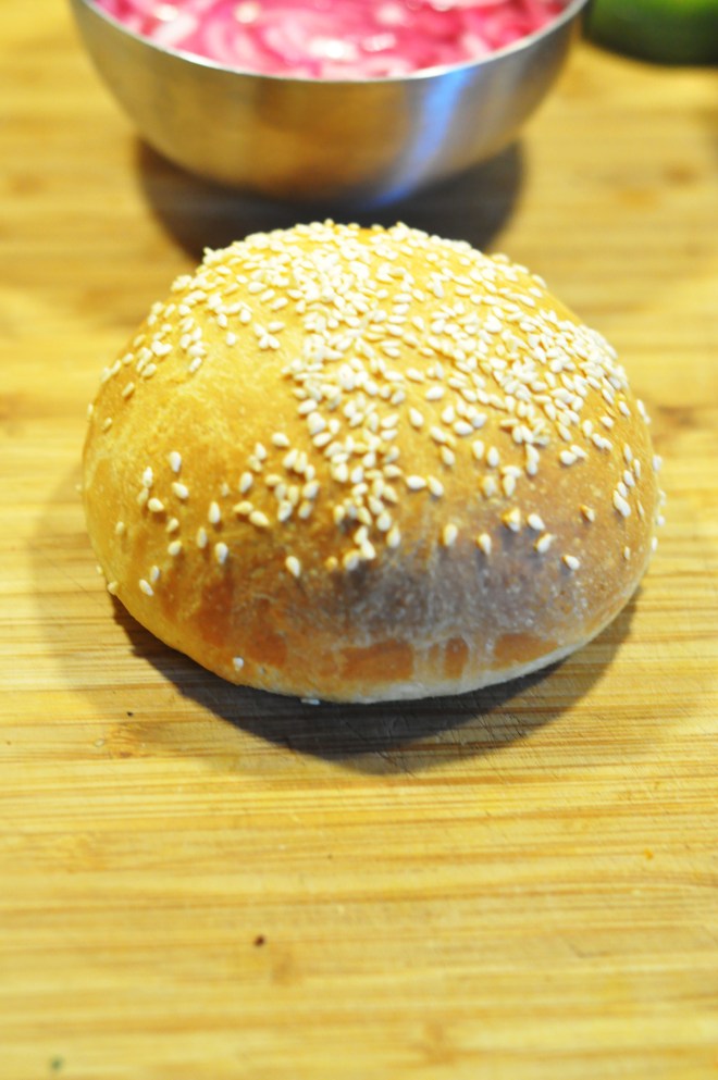 røyket hamburger med coleslaw, ridderost og hjemmelaget hamburgerbrød (12)