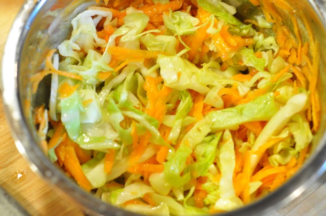 røyket hamburger med coleslaw, ridderost og hjemmelaget hamburgerbrød (16)