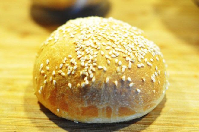 røyket hamburger med coleslaw, ridderost og hjemmelaget hamburgerbrød (9)
