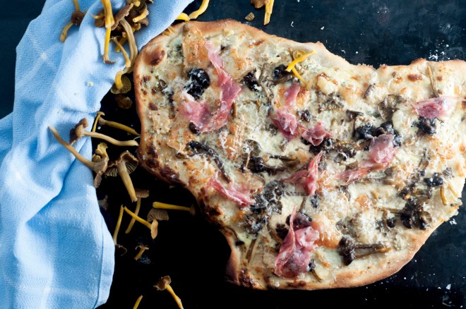 hvit pizza med traktkantarell og talleggio (16)_2