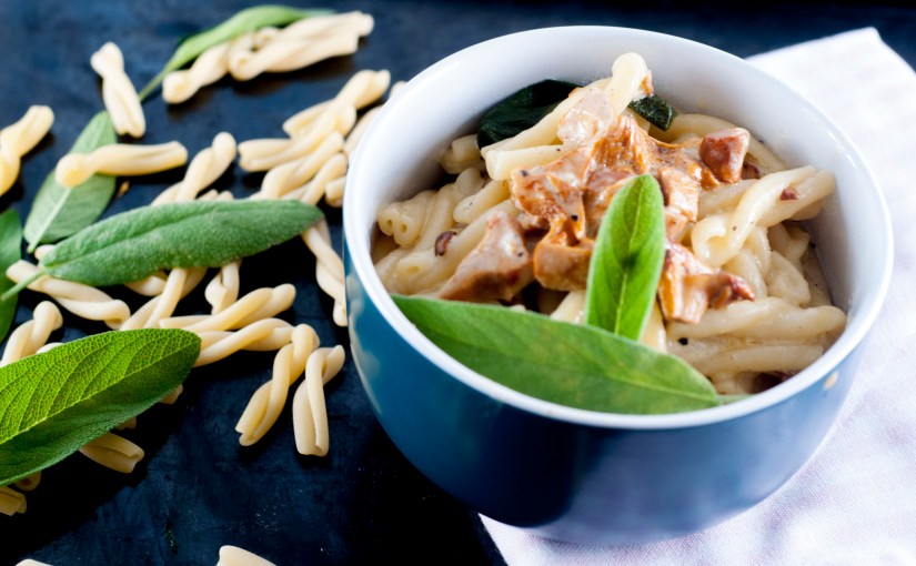 En enkel bolle pasta – Salvie, kantarell og brunt&nbsp;smør